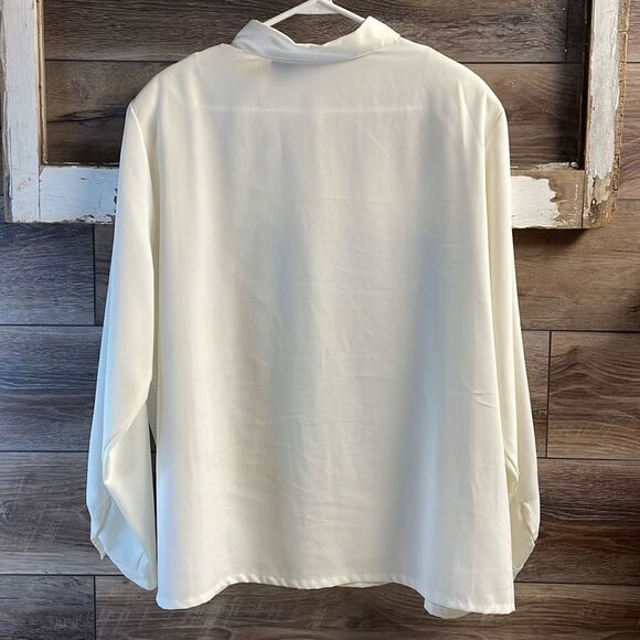 Koret White Embroidered Classy Ladies Blouse, Size 20W, - Picture 5 of 7